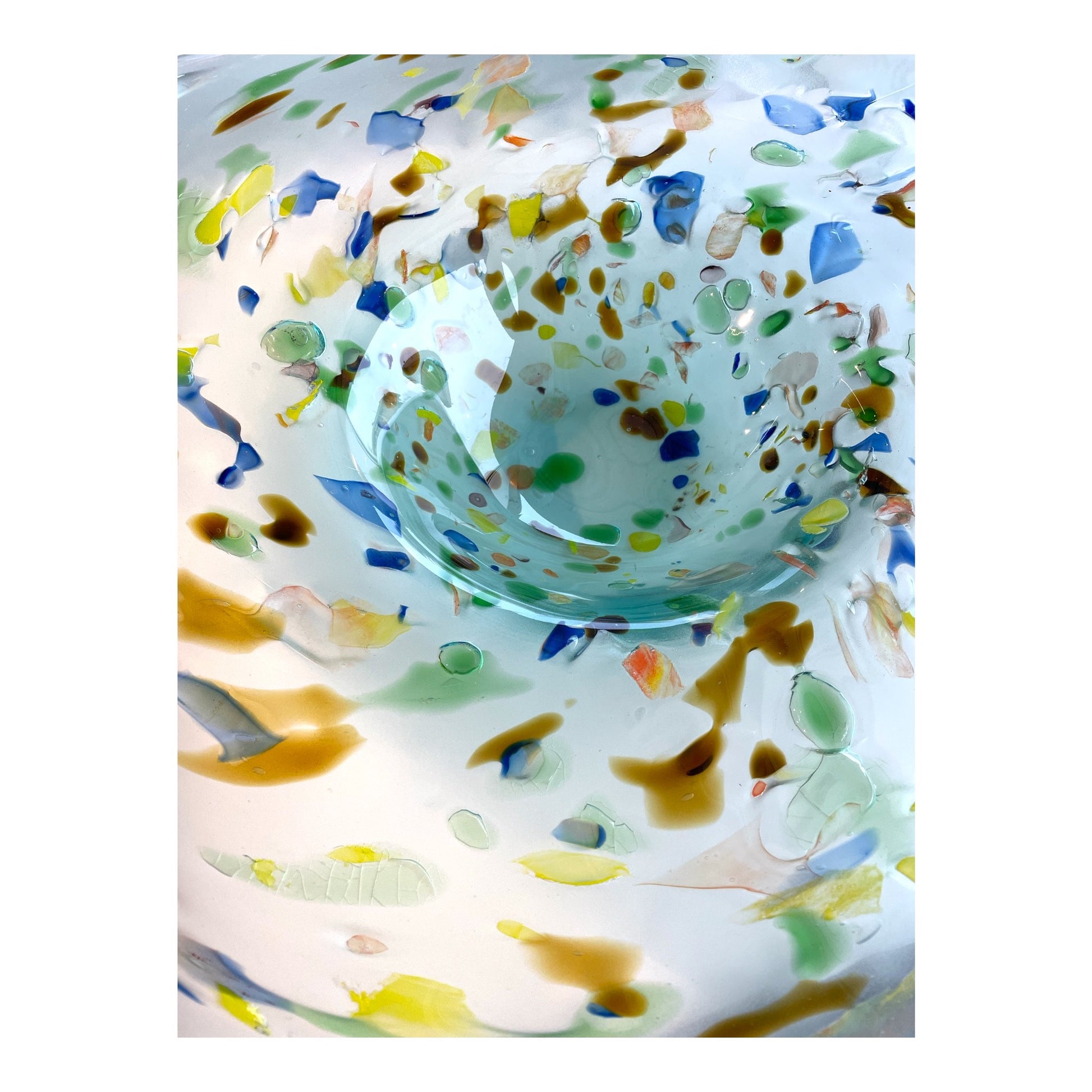 Plateau in vetro con colate di resina colorata - Asmat Design